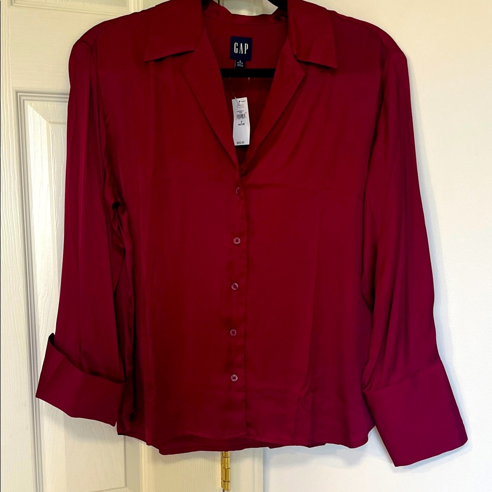GAP satin button down
